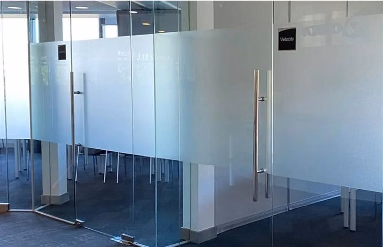 Arriendo OFICINA en Edificio Parque Titanium en Las Condes