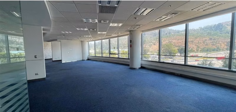 Arriendo OFICINA en Edificio Parque Titanium en Las Condes