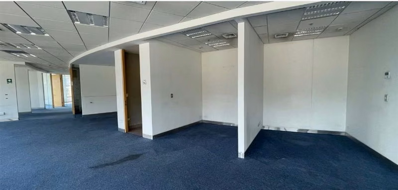 Arriendo OFICINA en Edificio Parque Titanium en Las Condes
