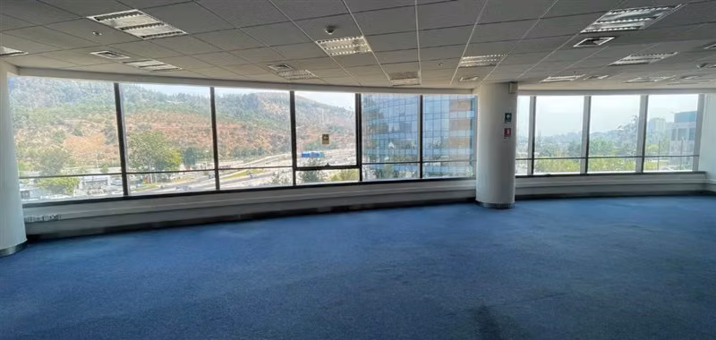Arriendo OFICINA en Edificio Parque Titanium en Las Condes