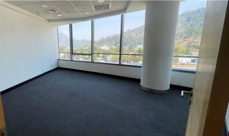 Arriendo OFICINA en Edificio Parque Titanium en Las Condes