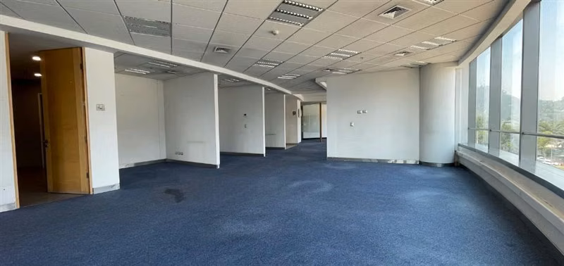 Arriendo OFICINA en Edificio Parque Titanium en Las Condes