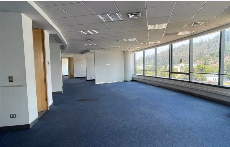 Arriendo OFICINA en Edificio Parque Titanium en Las Condes