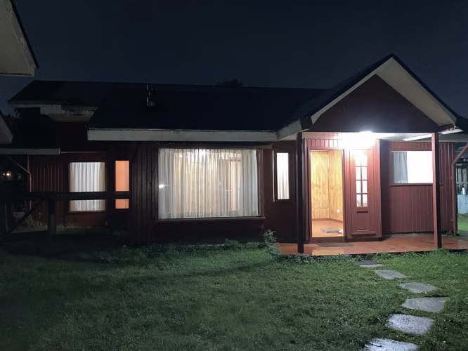 SE ARRIENDA CASA