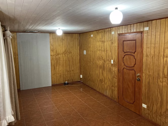 SE ARRIENDA CASA