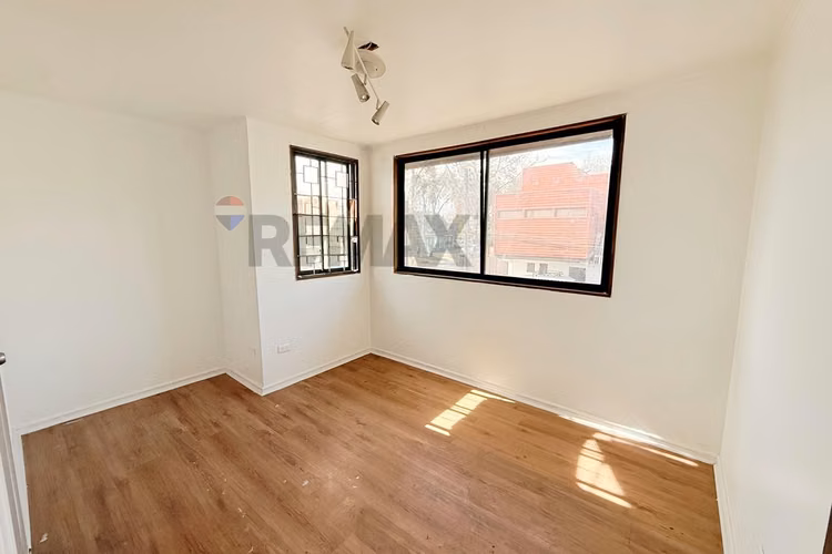 Venta de casa comercial - la reina