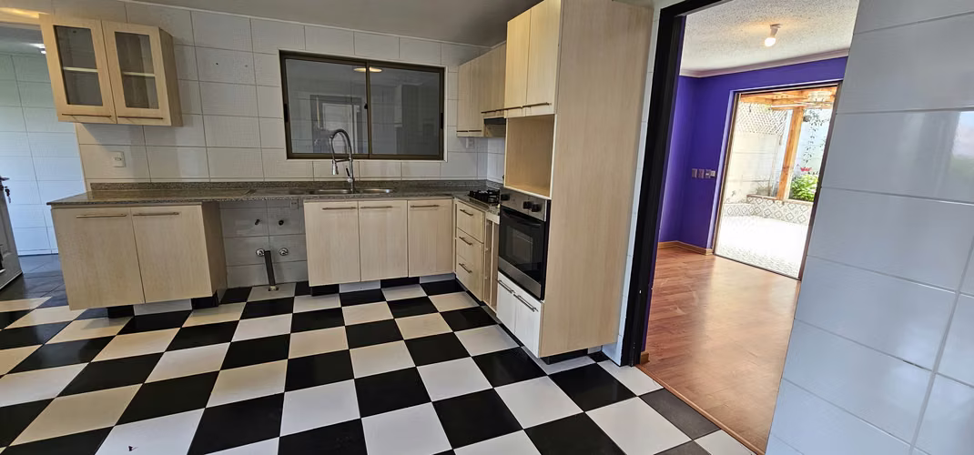 CASA EN VENTA 4D 4B 2E CON PISCINA Y TERRAZA - Imagen 8
