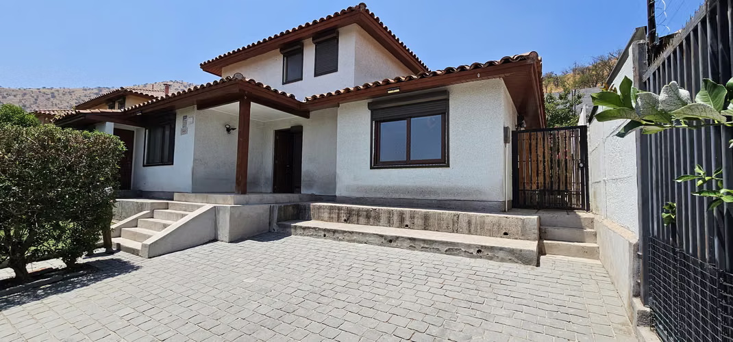 CASA EN VENTA 4D 4B 2E CON PISCINA Y TERRAZA - Imagen 5