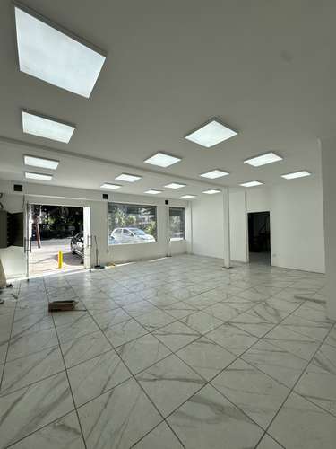 LOCAL  COMERCIAL NUEVO EN PLENA AVENIDA - Imagen 4