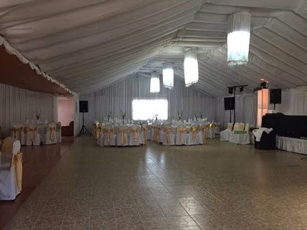 EXCLUSIVA PARCELA CON SALÓN DE EVENTOS Y 5 CASAS ARRENDADAS