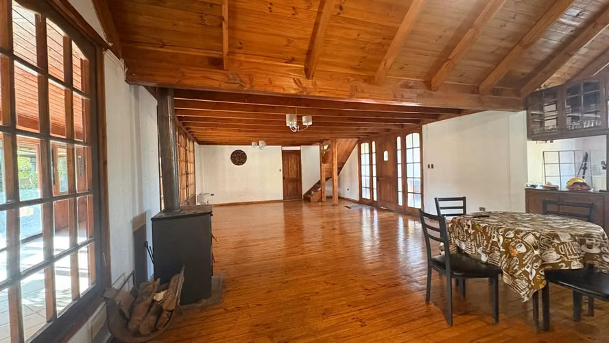 EXCLUSIVA PARCELA CON SALÓN DE EVENTOS Y 5 CASAS ARRENDADAS