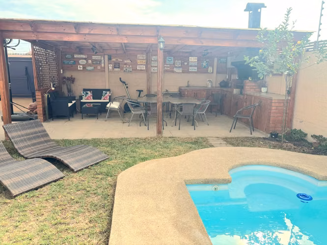 GRAN QUINCHO Y PISCINA, BARRIO SAN JOAQUIN