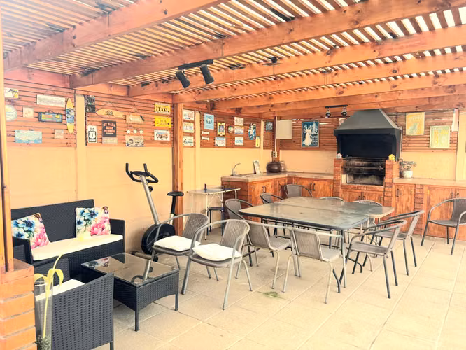 GRAN QUINCHO Y PISCINA, BARRIO SAN JOAQUIN