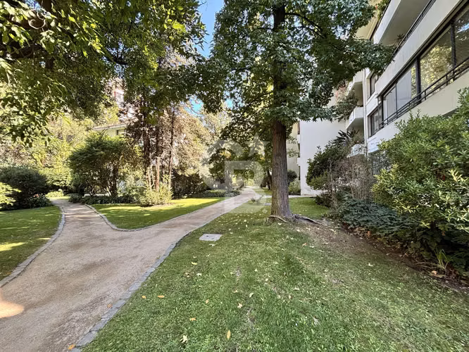 Paraíso Urbano: Dúplex Tranquilo Cerca de Todo. CBG