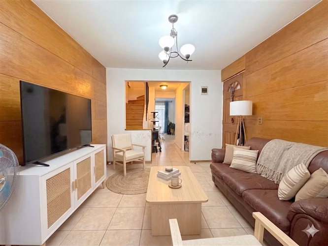 Casa en venta de 3D/3B/1E sala de estar, Puente Alto