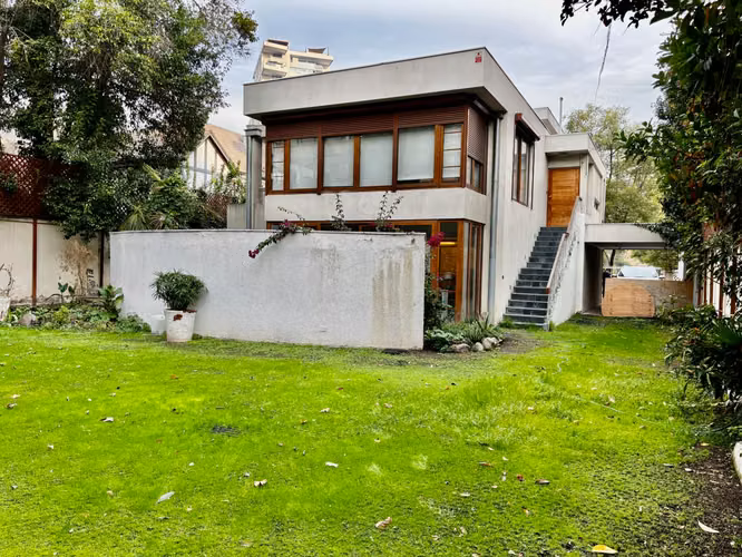Excelente casa comercial Nueva Costanera - Vitacura,  4 dormitorios + dependencias