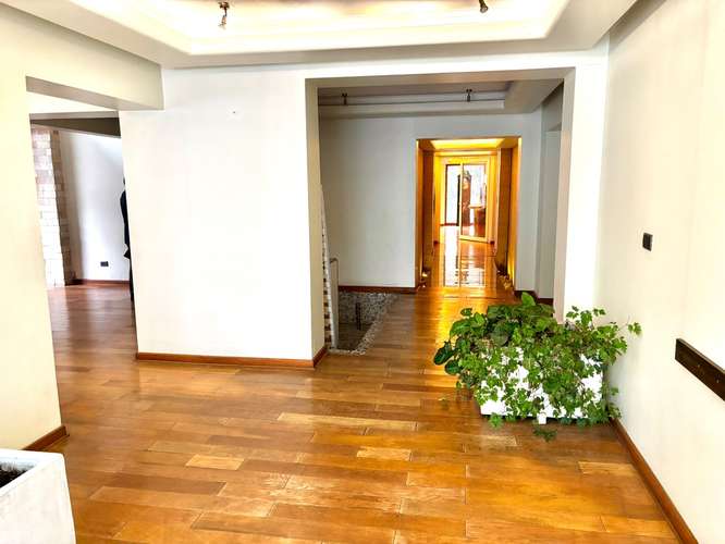 Amplia casa en venta 4 dormitorios , dependencias Nueva Costanera - Vitacura