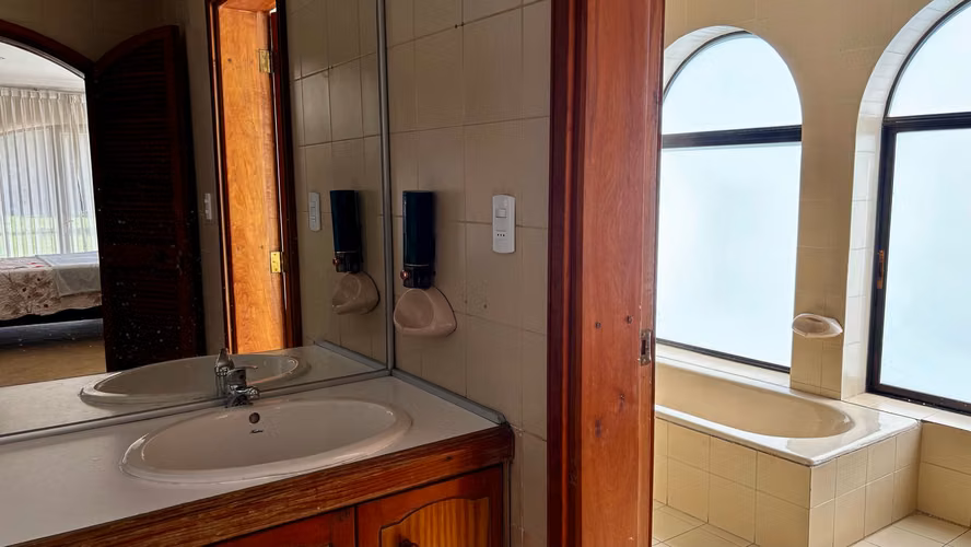 Venta de espectacular propiedad en Pirque. Gran Casona, ubicada al costado de la Viña Concha y Toro.