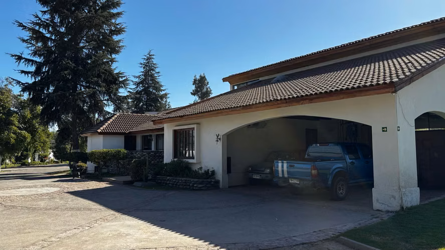 Venta de espectacular propiedad en Pirque. Gran Casona, ubicada al costado de la Viña Concha y Toro.