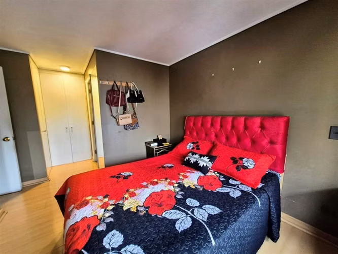 Departamento en venta de 3 dorm. con estacionam en Santiago