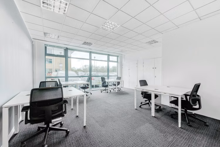 Oficina en arriendo ubicado en Metro Santiago Bueras