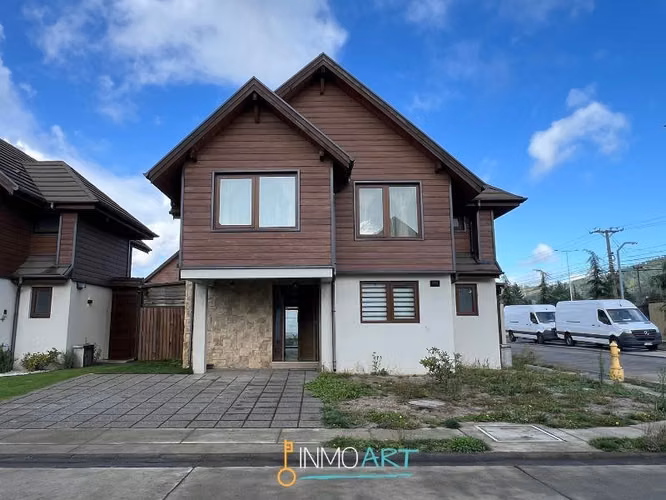 Casa en venta de 4 dorm., 4 baños en Cond Vista Golf, Temuco