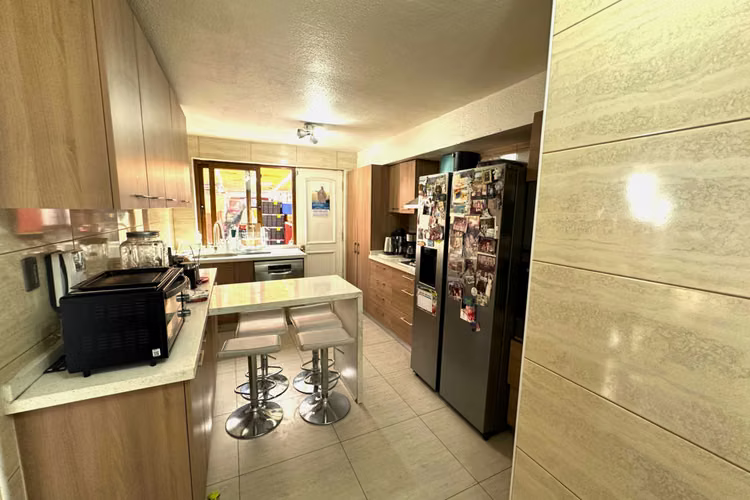 NUEVO PRECIO! AMPLIA CASA  CON PISCINA (160252)