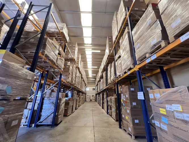 BODEGA CON OFICINA DE 1300 M2 EN CONDOMINIO  RENCA