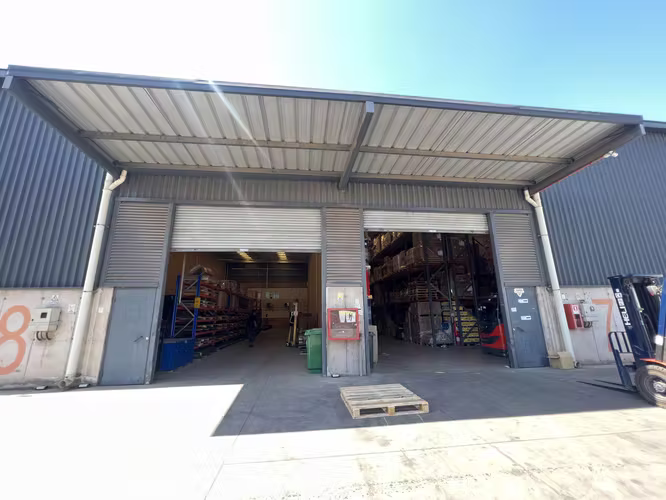 BODEGA CON OFICINA DE 1300 M2 EN CONDOMINIO  RENCA