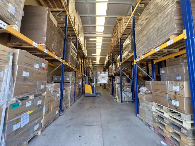 BODEGA CON OFICINA DE 1300 M2 EN CONDOMINIO  RENCA