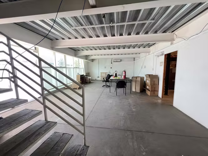BODEGA CON OFICINA DE 1300 M2 EN CONDOMINIO  RENCA