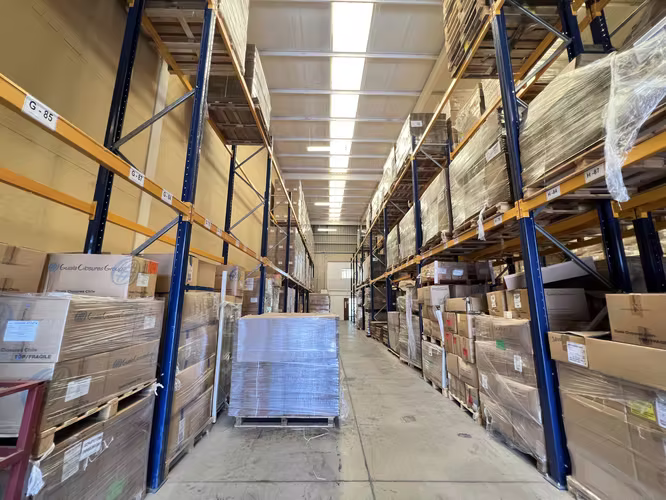 BODEGA CON OFICINA DE 1300 M2 EN CONDOMINIO  RENCA