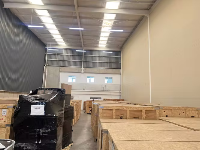 ARRIENDO BODEGA CON OFICINA DE 544 M2 EN CONDOMINIO RENCA