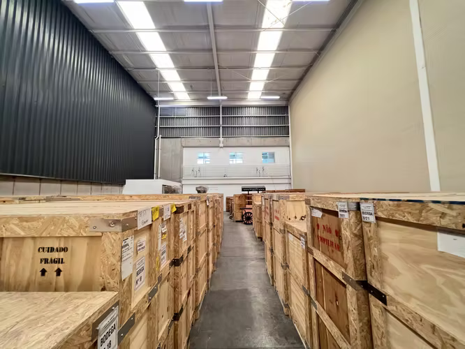 ARRIENDO BODEGA CON OFICINA DE 544 M2 EN CONDOMINIO RENCA