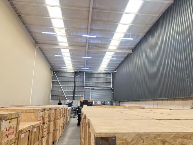 ARRIENDO BODEGA CON OFICINA DE 544 M2 EN CONDOMINIO RENCA