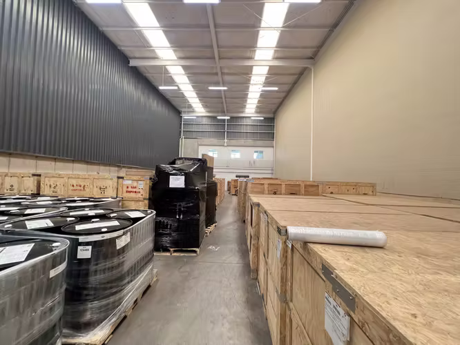 ARRIENDO BODEGA CON OFICINA DE 544 M2 EN CONDOMINIO RENCA