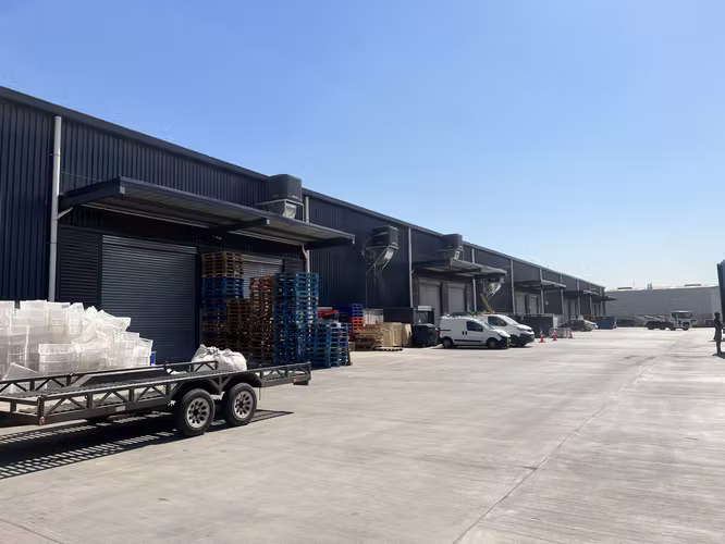 ARRIENDO BODEGA CON OFICINA DE 677  M2 EN CONDOMINIO RENCA - Imagen 11