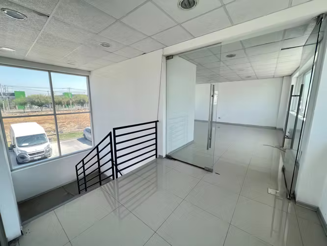 ARRIENDO BODEGA CON OFICINA DE 677  M2 EN CONDOMINIO RENCA - Imagen 7