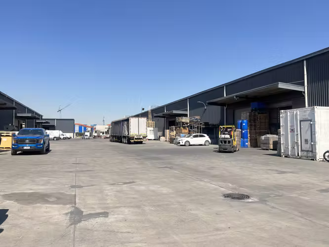 ARRIENDO BODEGA CON OFICINA DE 677  M2 EN CONDOMINIO RENCA - Imagen 10