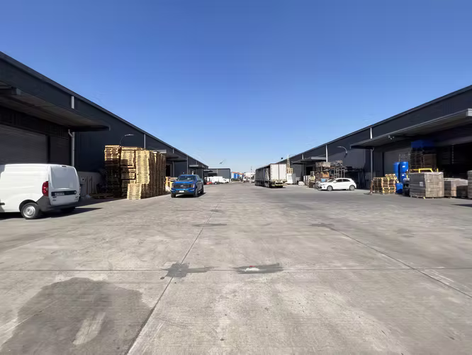 ARRIENDO BODEGA CON OFICINA DE 677  M2 EN CONDOMINIO RENCA - Imagen 12