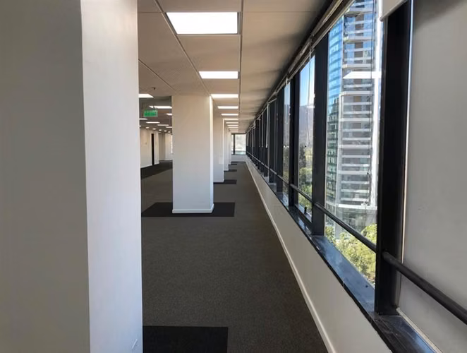 Arriendo OFICINA en Edificio de las Industrias en Las Condes
