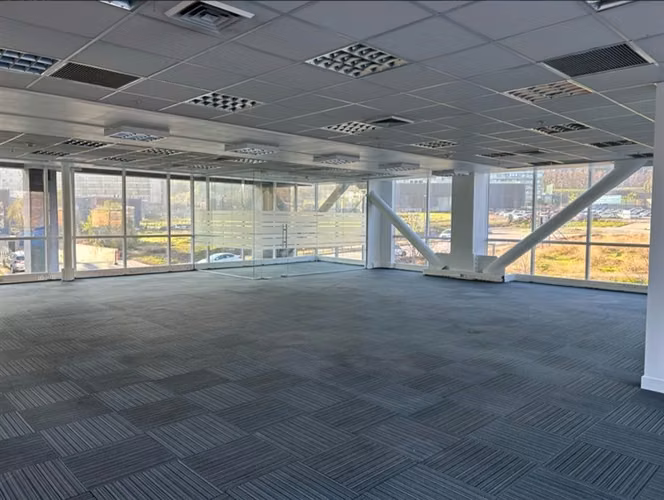 Arriendo Oficina Edificio Neruda en Huechuraba Ciudad Empre.