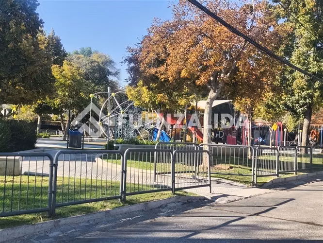 Casa en venta de 4 dorm. en Las Condes