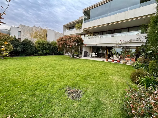 Exclusivo departamento en venta de 4 dorm. en Las Condes