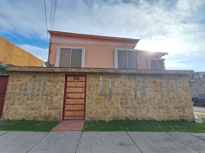 VENTA AMPLIA CASA CON EXCELENTE PLUSVALÍA SECTOR NORTE - Imagen 2