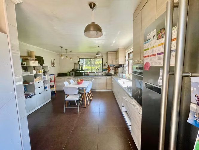LUMINOSA CASA EN VENTA EN EXCELENTE BARRIO Y CONECTIVIDAD - Imagen 6