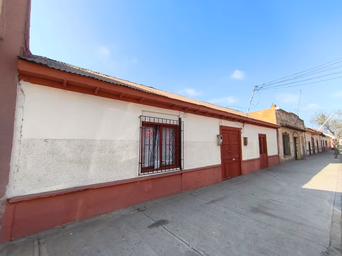 SE VENDE CASA EN PLENO CENTRO DE LA SERENA,  PARA INVERSION