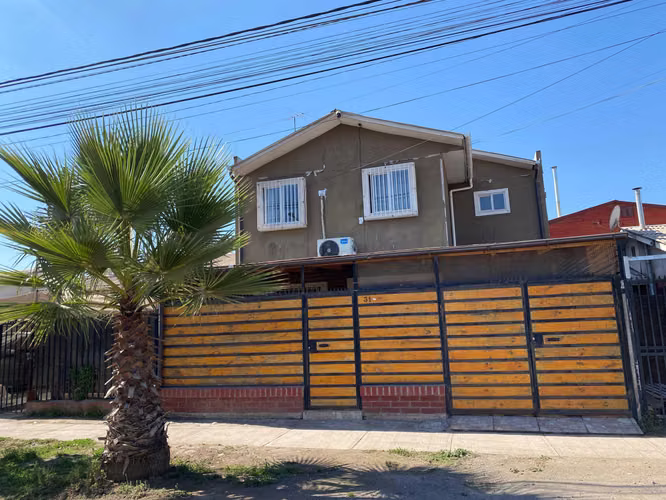 Espaciosa Casa Familiar en Zona Tranquila (161036) - Imagen 1
