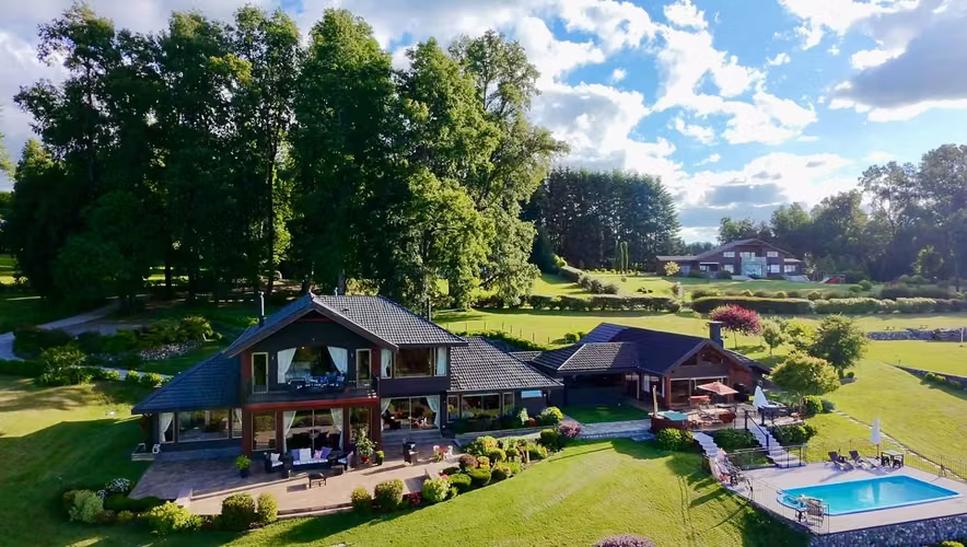 CASA DE LUJO CON VISTA AL LAGO EN VENTA EN PUCÓN (161027)