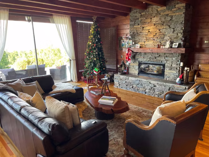 CASA DE LUJO CON VISTA AL LAGO EN VENTA EN PUCÓN (161027)